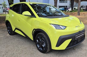 BYD Dolphin Surf Elétrico 2025 – Citadino 100% Elétrico | Até 322 km Autonomia | 5 Estrelas NCAP | A partir de 23 990€