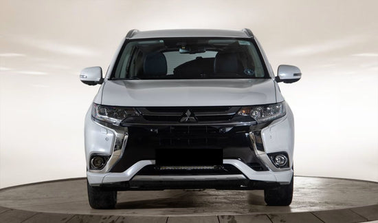 Mitsubishi Outlander 2.0 PHEV 202cv Instyle+ Automático 2018 | SUV Híbrido Plug-in | Câmara 360º | Estofos em Pele | GPS | 79 749 km | 4 800€